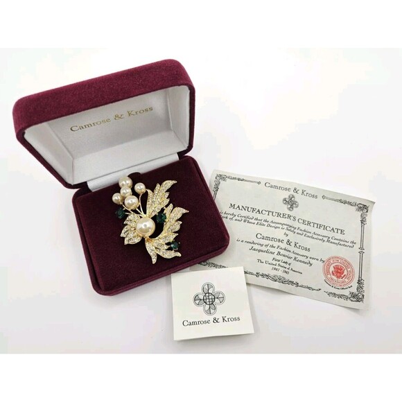 Camrose & Kross Jacqueline Kennedy Pin Brooch Faux Emerald, Pearl & Crystals - Picture 1 of 12